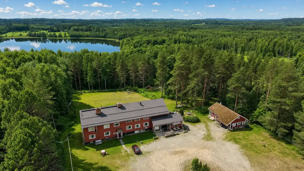 Aerial view of Wanha Koulu schoolhouse by a lake near Tahko in summer
